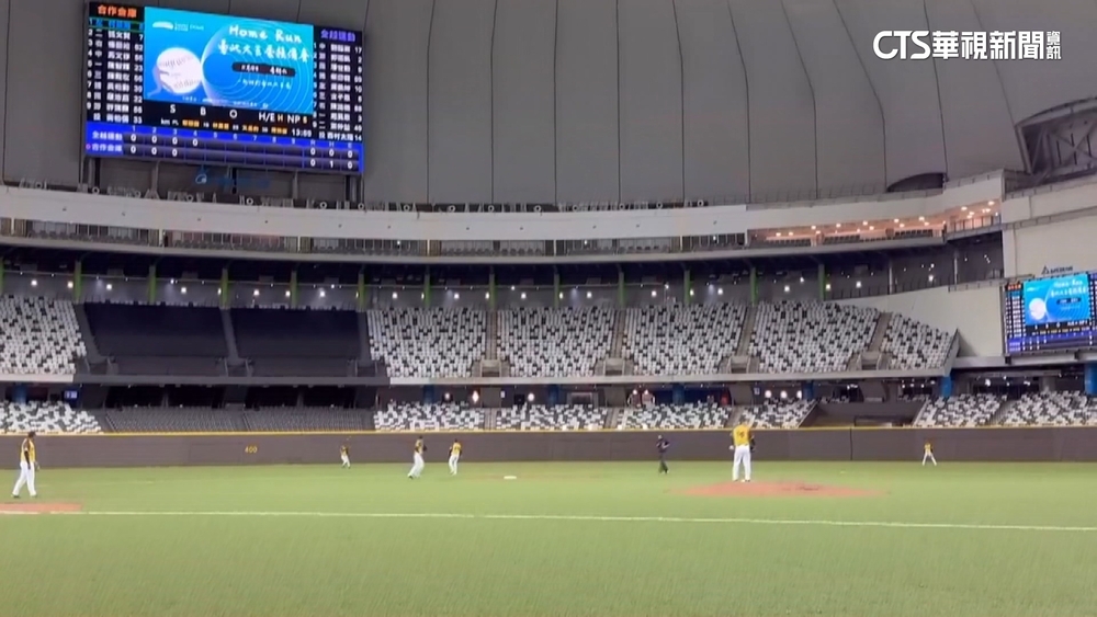 大巨蛋閉門測試賽　選手體驗：網格狀天頂會吃球