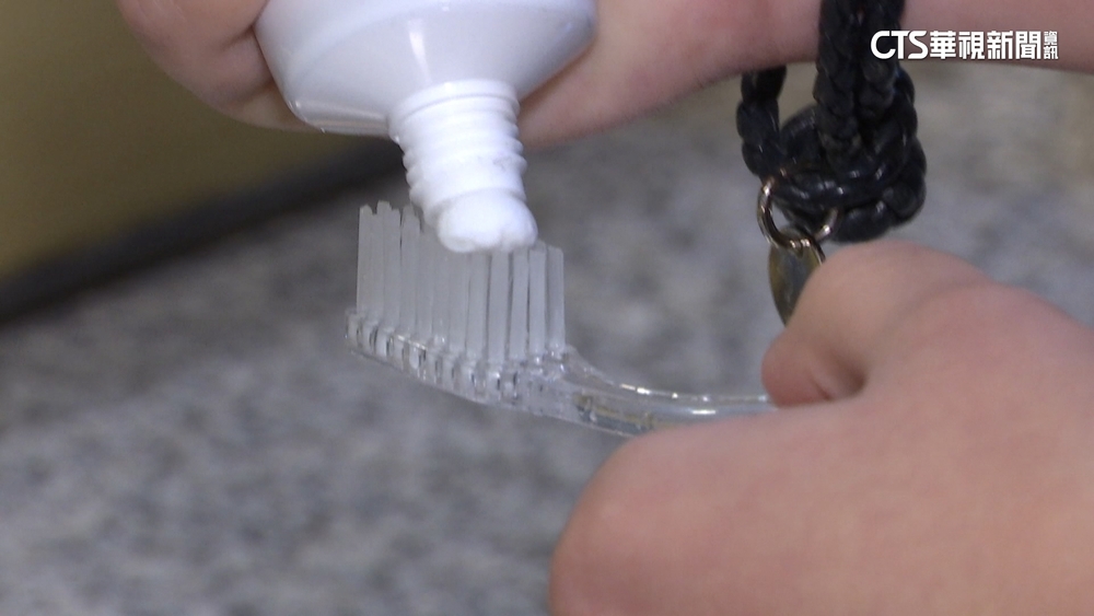 牙膏塗臉除斑？白醋洗臉美白？網路偏方　醫駁斥