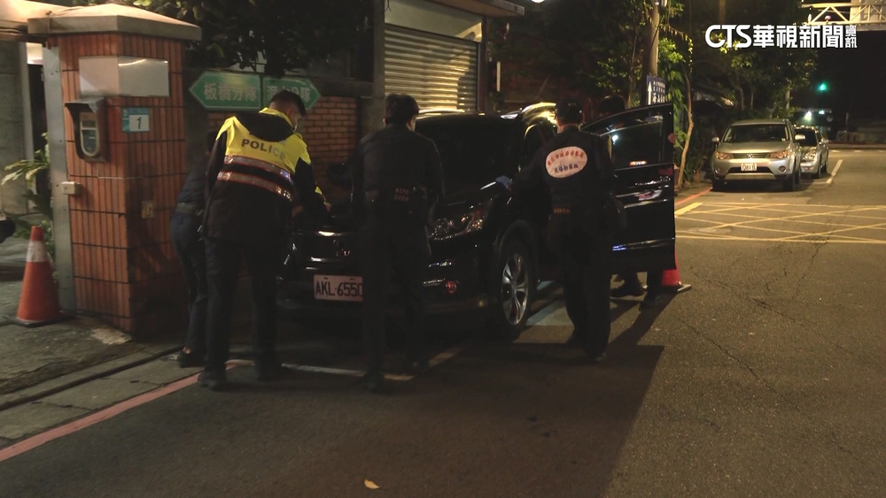 疑不滿運將抽菸爆糾紛　男被打倒地遭後車輾過不治