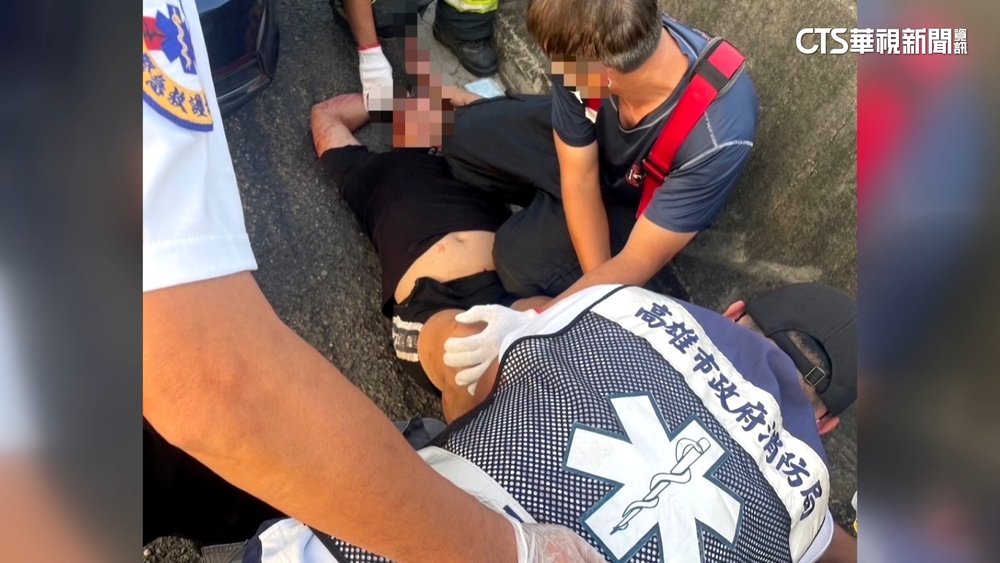 國道爆胎警盤查爆推擠！　意外逮毒品通緝犯3傷