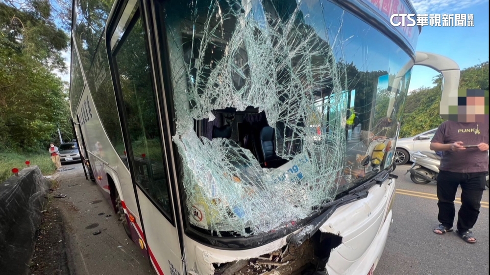 疑疲勞駕駛釀禍！遊覽車撞7車　駕駛坦言恍神