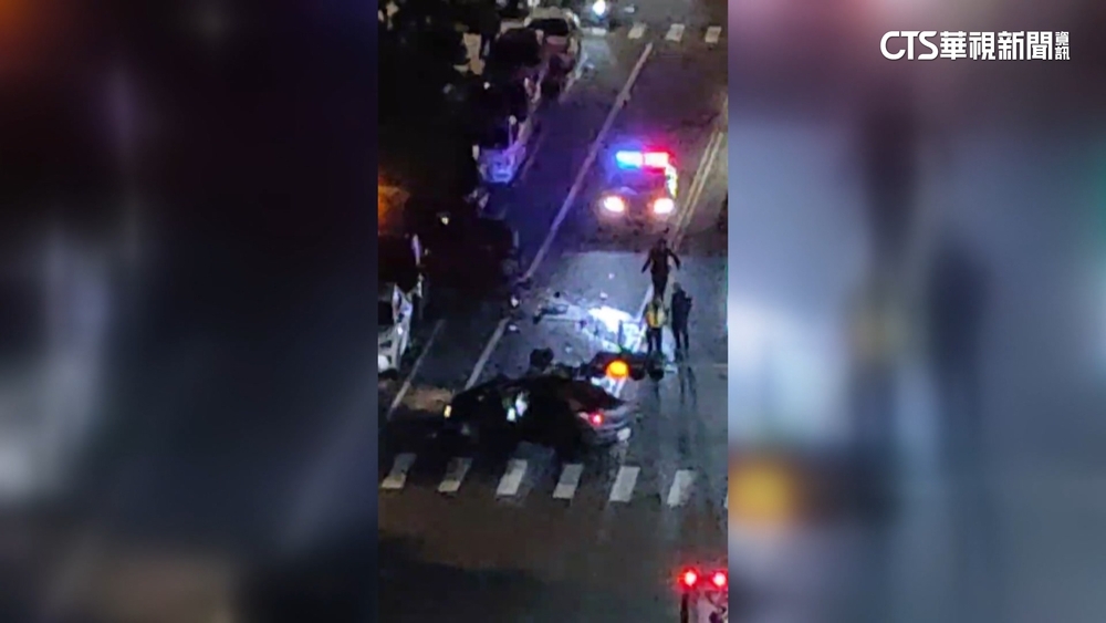 玩手機拒檢！　駕駛沿路蛇行　法院前失控撞車