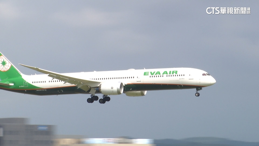 旅遊旺季+兩岸禁團令鬆綁　航空雙雄股價漲勢強勁