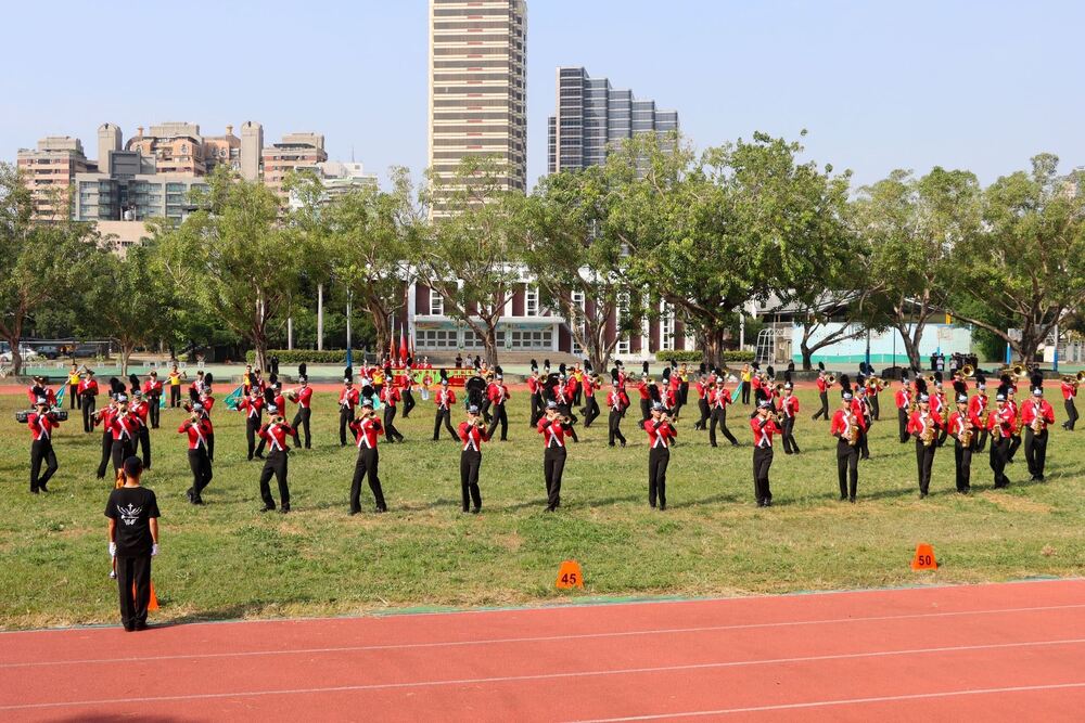 中正預校樂旗隊98名學生大陣仗加入演出 / 圖片來源 高雄市政府
