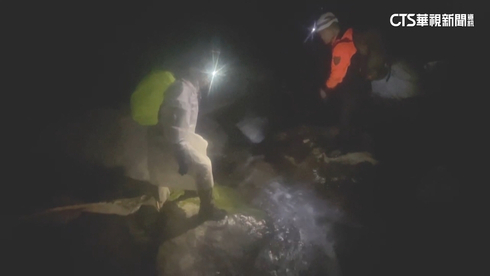 爬合歡山遇溪水暴漲受困　2德籍登山客深夜獲救