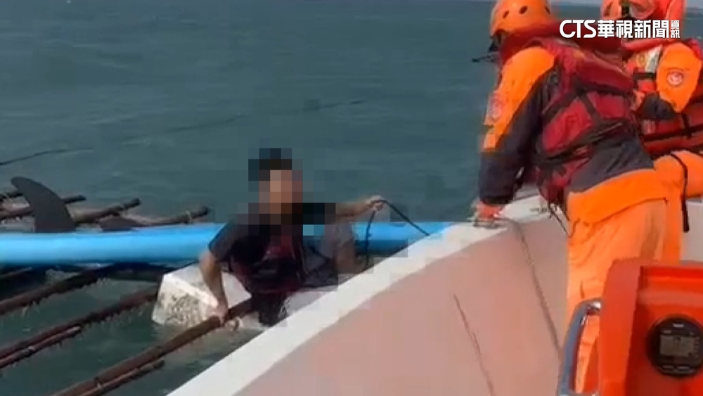 海上驚魂！大學生玩SUP　疑海象不佳16人困蚵架