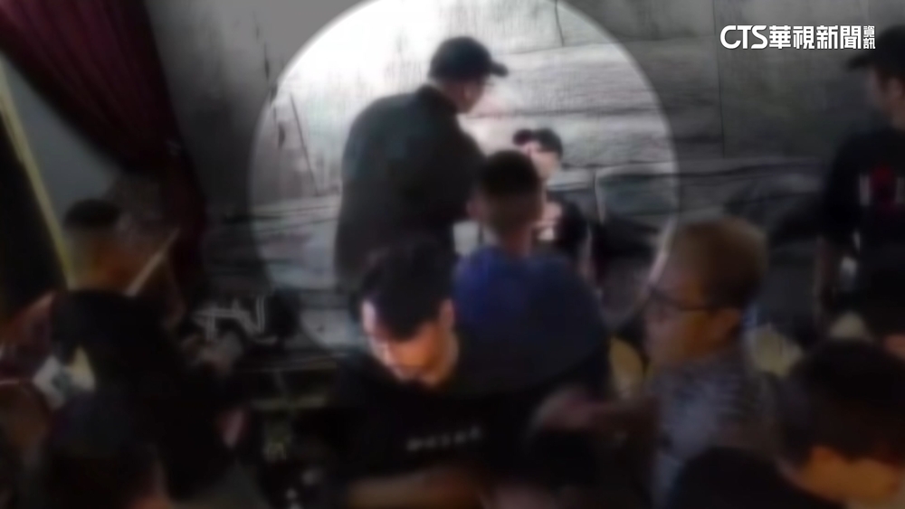 自稱明仁會成員　2男闖酒吧收保護費還毆休假警