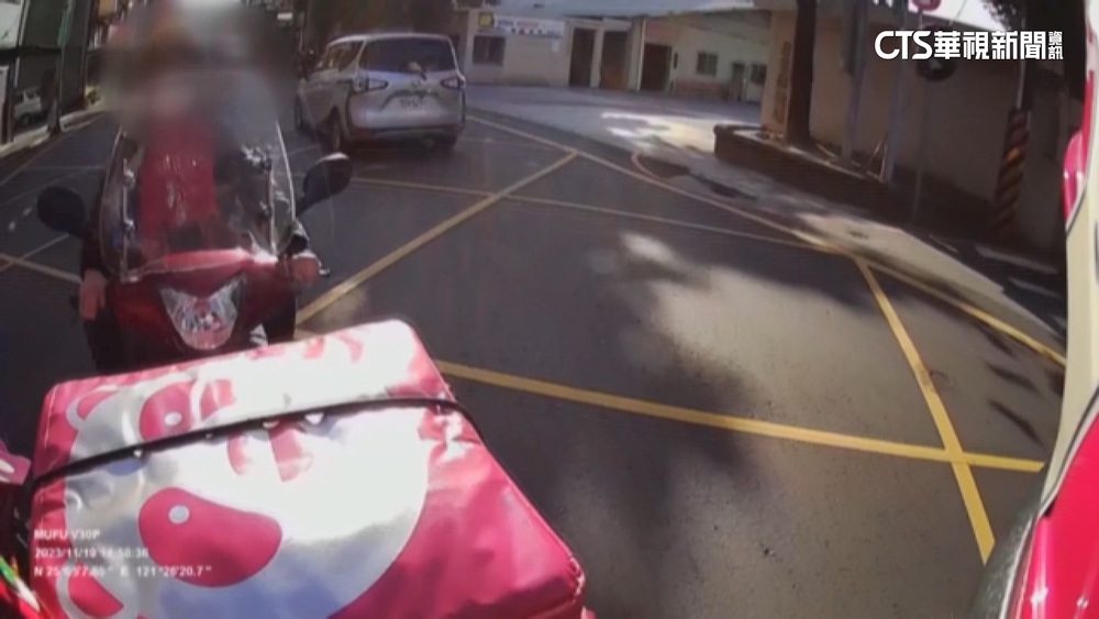 外送禮讓行人！　減速遭撞反被質疑「為何剎車」