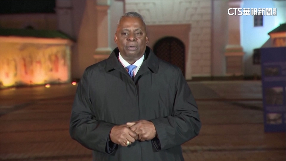 美國防部長突訪基輔　再援烏1億美元軍事援助