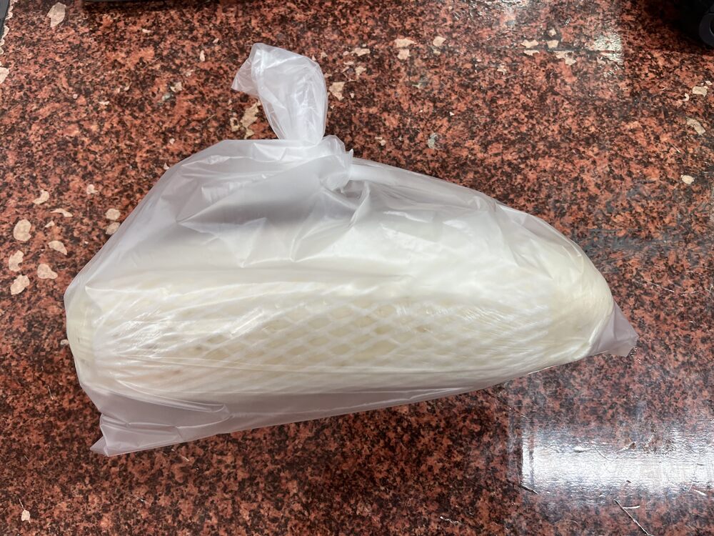 家樂福台北光復店的白蘿蔔驗出殺蟲劑。圖／北市衛生局提供