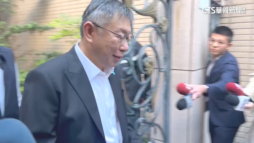 柯文哲一早驅車密會郭台銘　喊：盼三人直接談