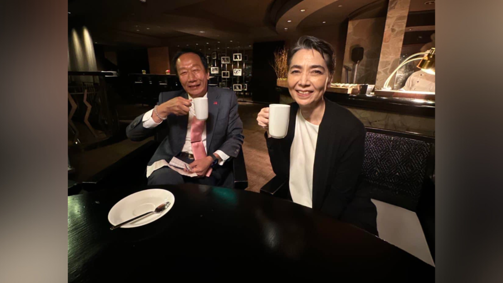 藍白會談為民調吵翻！　郭台銘與賴佩霞Chill喝咖啡：裡頭上統計課 我們喝咖啡