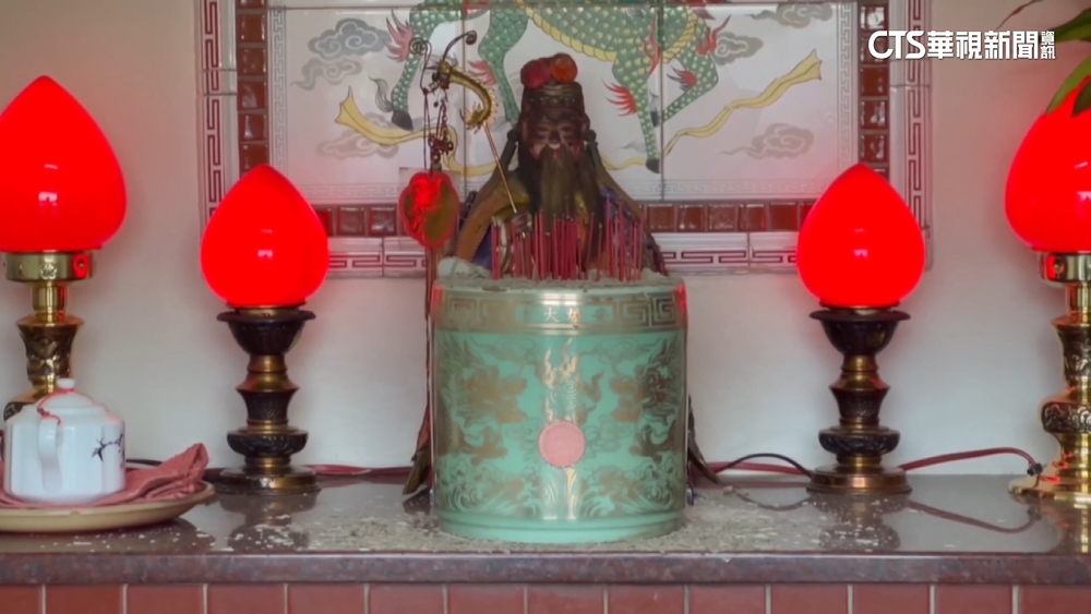 客要求「咖啡.巧克力」放供桌　外送員笑：土地公點的？