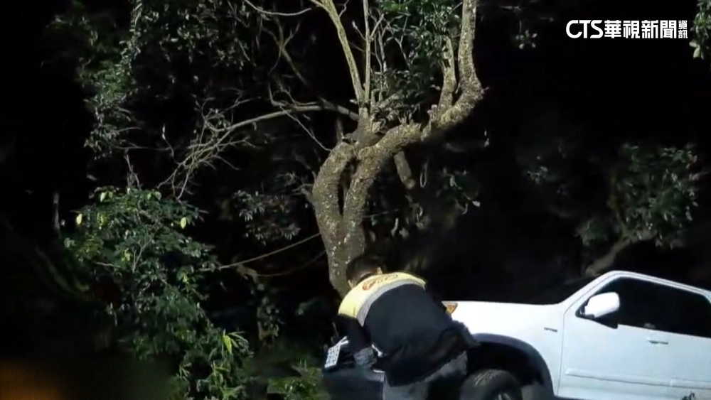 下班「躲塞車」開導航抄近路　車滑邊坡險墜谷！