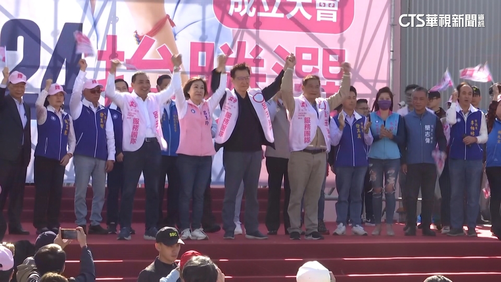 侯康配首度連袂出席造勢　侯再批柯誠信問題