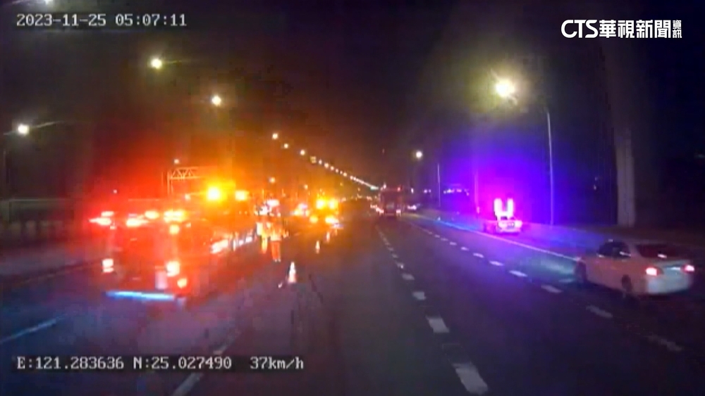 國道一號桃園段追撞車禍　駕駛受困送醫亡