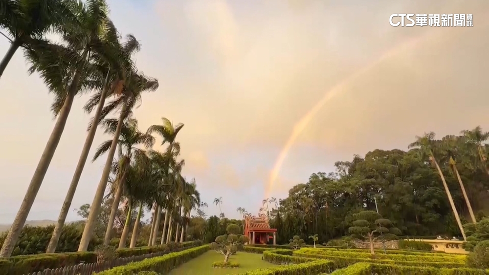可遇不可求！　三峽行修宮出現「雙彩虹」美景