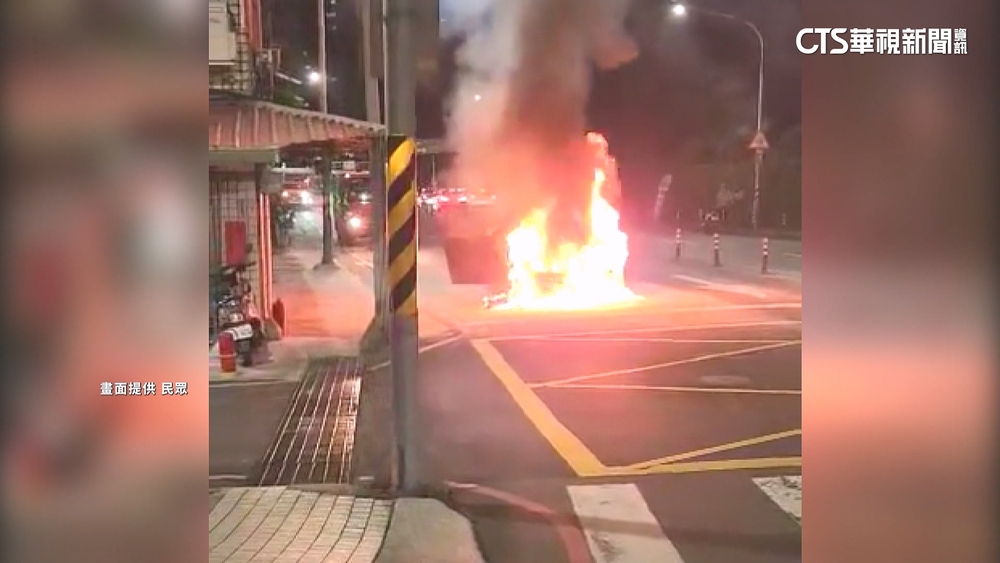 休旅車行駛中竄火　下秒成火球駕駛乘客急逃生