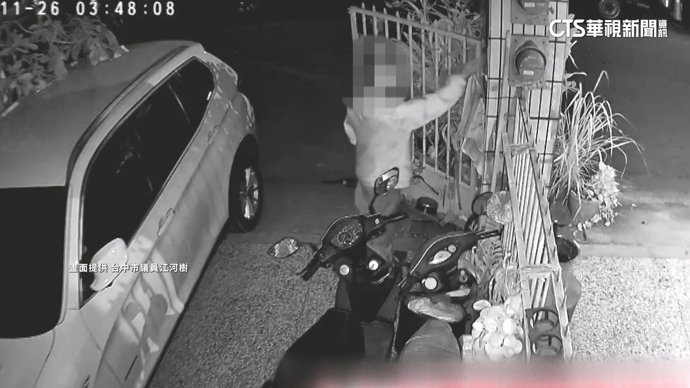 柯文哲競選海報遭撕　台中市黨部籲：理性選舉