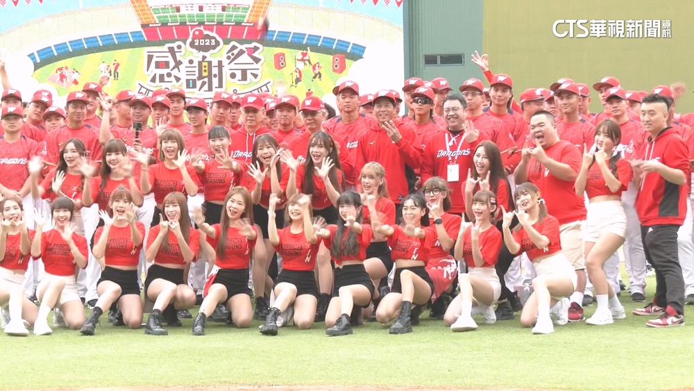 味全龍封王遊行！　感謝祭近距離球員互動