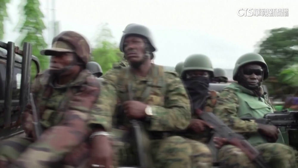 槍手攻擊軍營闖軍械庫　獅子山國「全國宵禁」