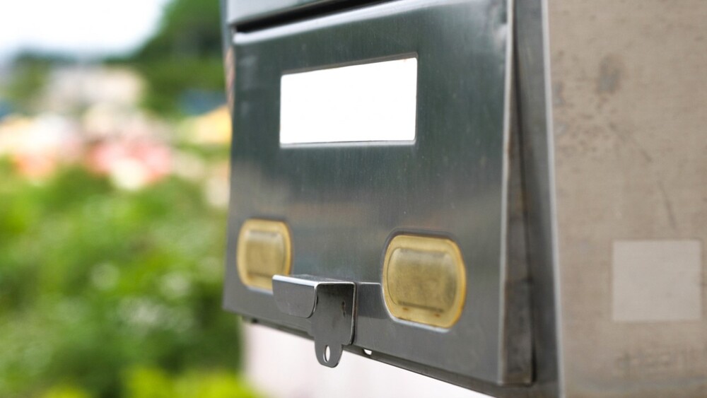 開門聲太大！新北男心生不滿　持球棒怒砸鄰居信箱　