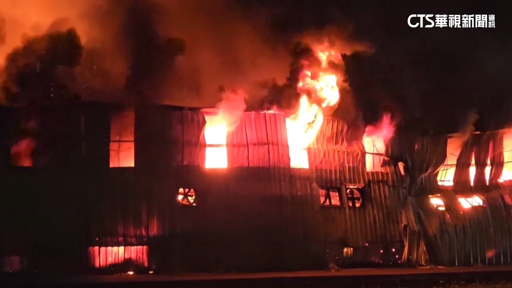 桃園汽機車回收場惡火！　濃煙竄天　1員工獲救