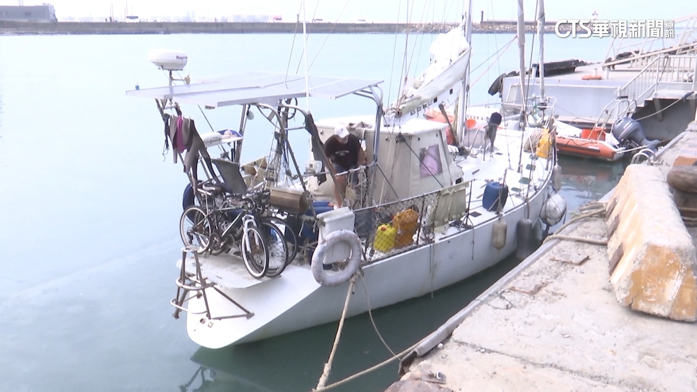躲烏俄戰火　1家3口駕船遊亞洲停梧棲港修船