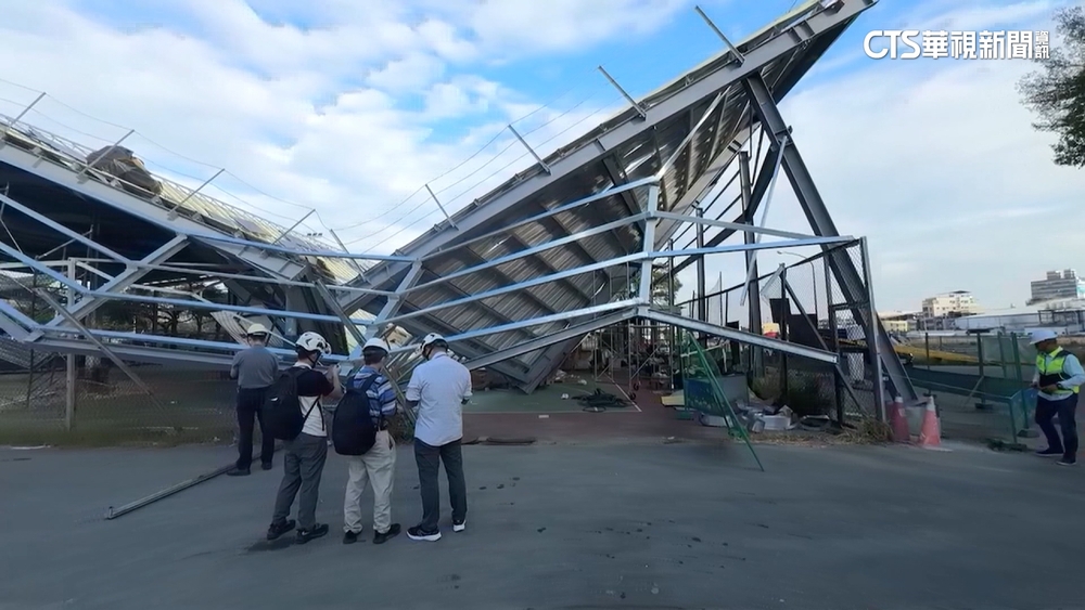 烏日風雨球場工安意外！　裝太陽能板屋頂塌險壓工人