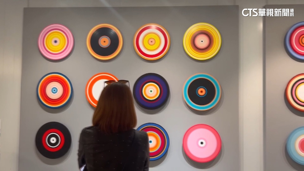 國一美術教材好難？　「猜卡通人物色彩」引熱議