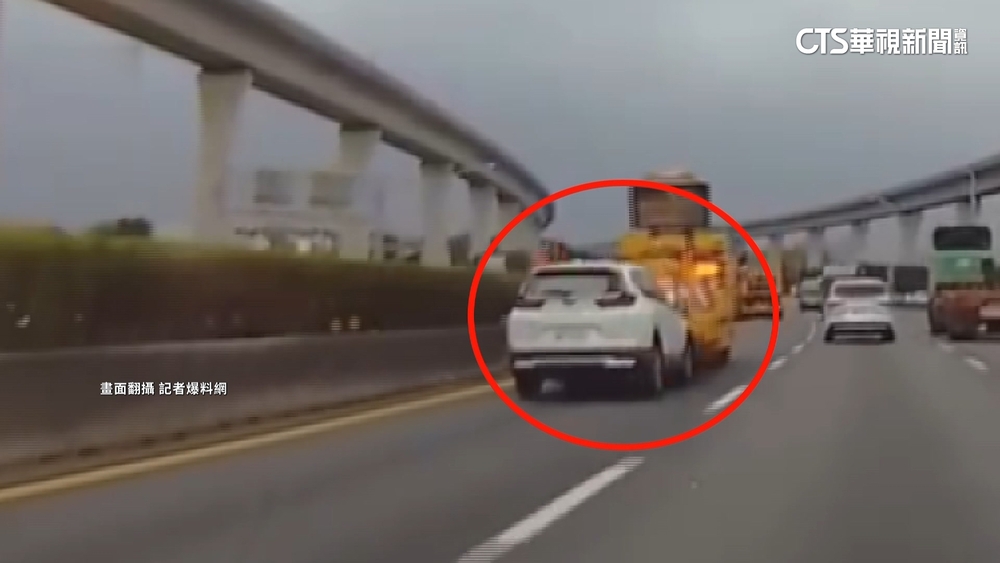 國道追撞！　男疑「自駕」未注意車況衝撞緩衝車