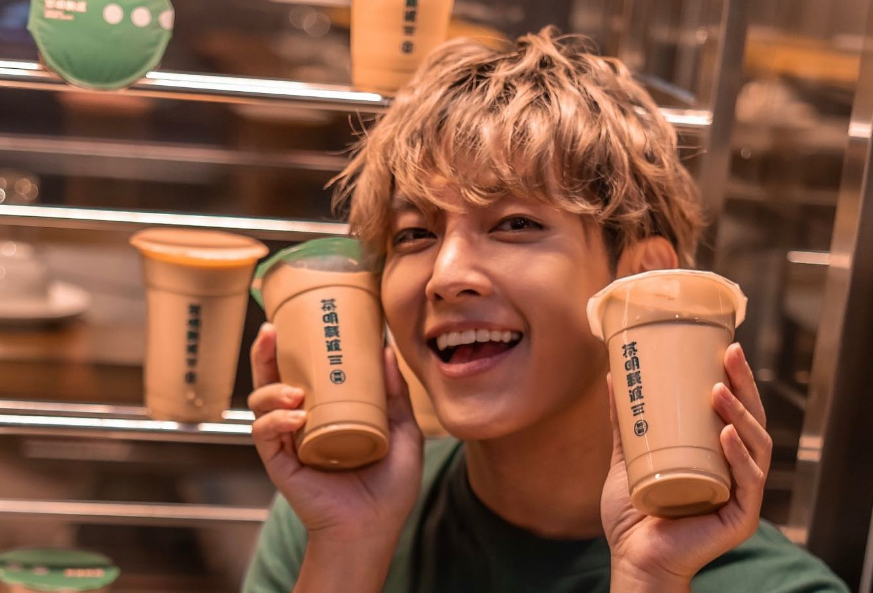 炎亞綸副業突關店！ 手搖飲「茶明載波」宣布永久歇業