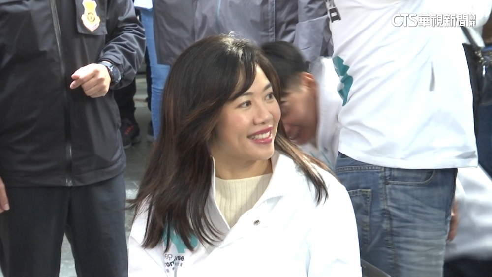 「柯盈」造勢攝影記者倒地　吳欣盈未上前引熱議