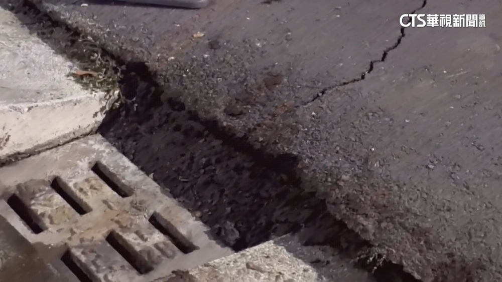 台電地下電纜走火致人孔蓋爆炸　高雄三民區路裂1.5m