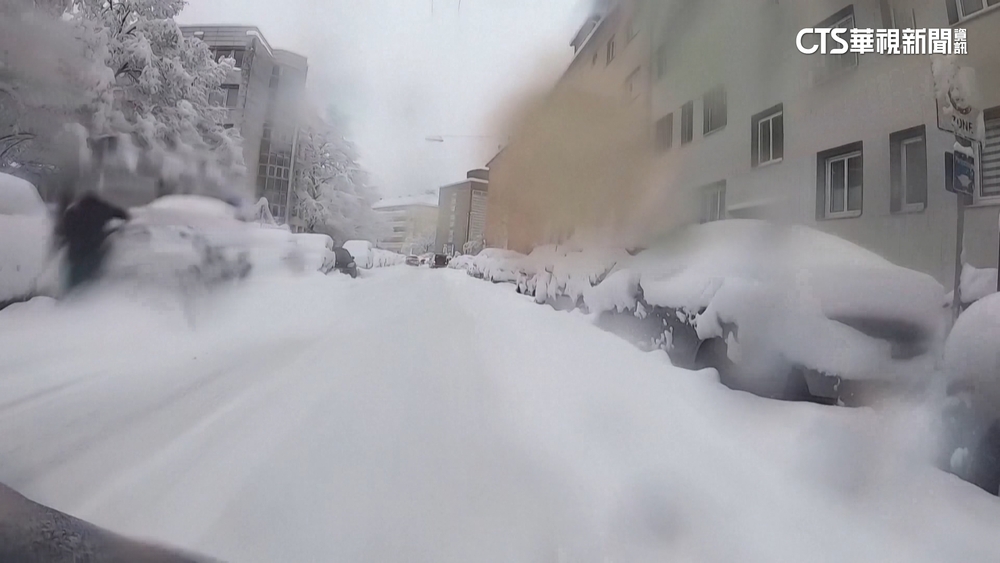 德暴雪打亂陸.空交通　慕尼黑機場取消航班