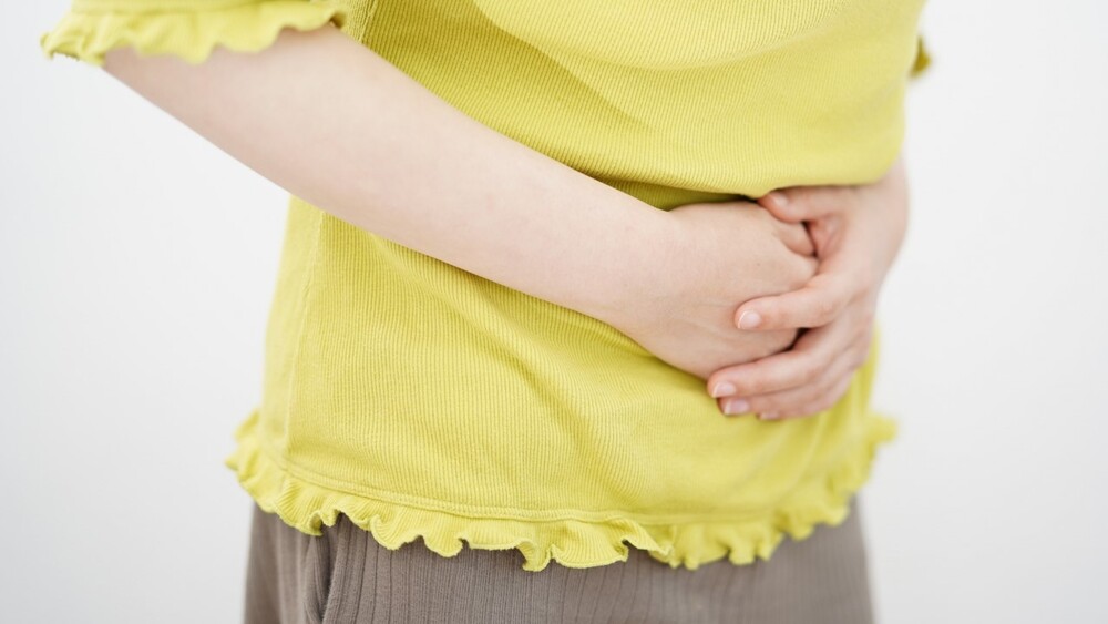 70歲婦人連續多日「排黑便」　胃鏡一照竟有「30個破洞」