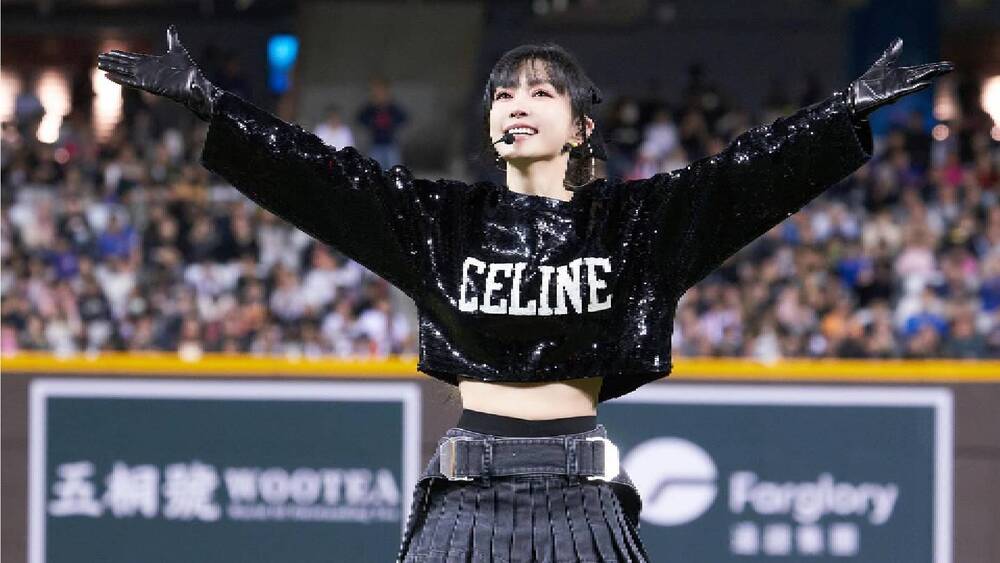 大巨蛋「開唱第1人 」 謝金燕直呼：姐姐真的是太太太幸運了！