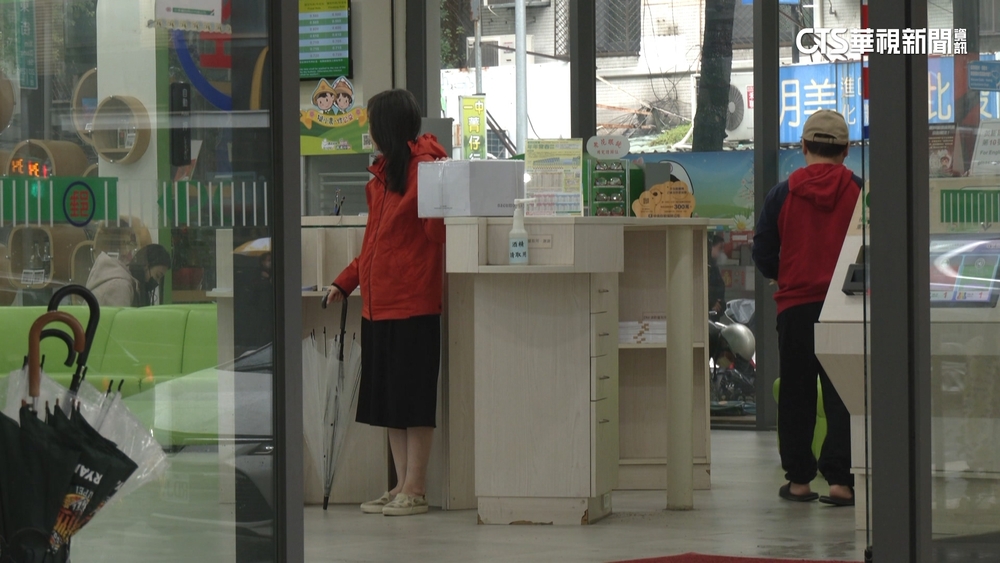 領150萬要求「陪同存款」　業者控警拒護鈔.態度差