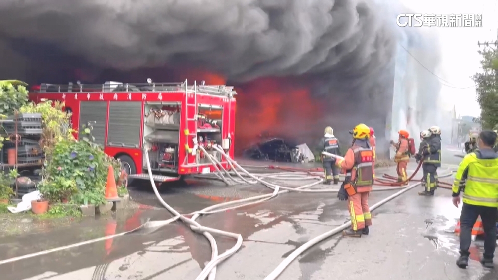 新北泰山家具工廠火警！　近兩千坪燃燒釀1傷