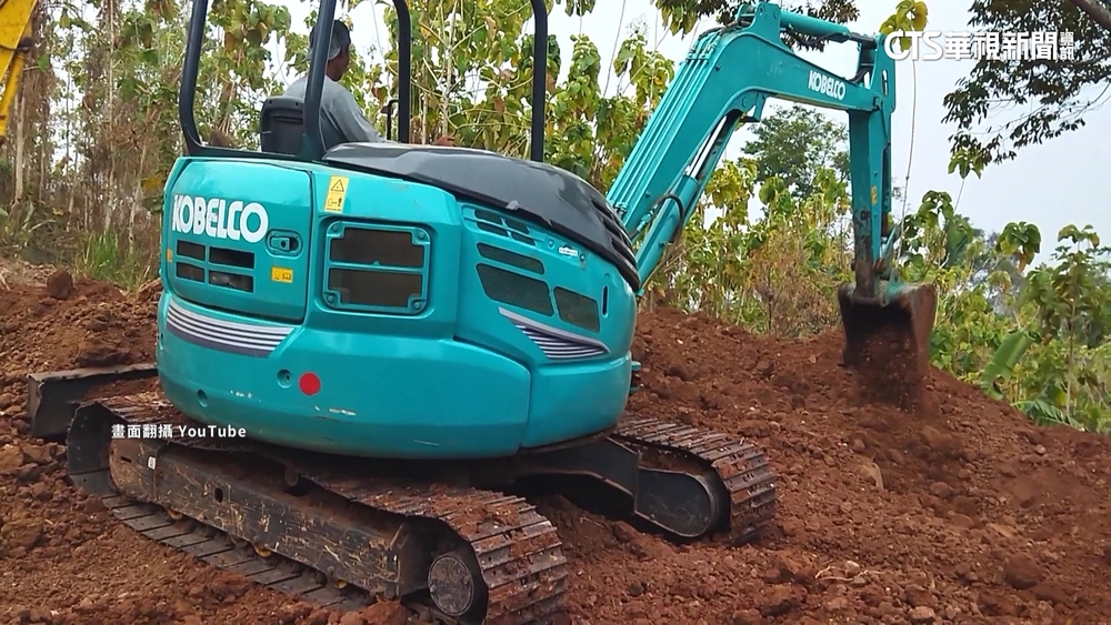 雙B人氣輸「小乖乖」！迷你挖土機法拍　民眾搶競標