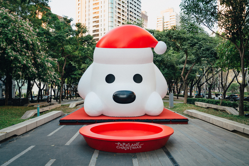 日本插畫家 Matsui 的巨型萌犬BIG DOG與牠可愛的碗。圖／台中市觀旅局提供