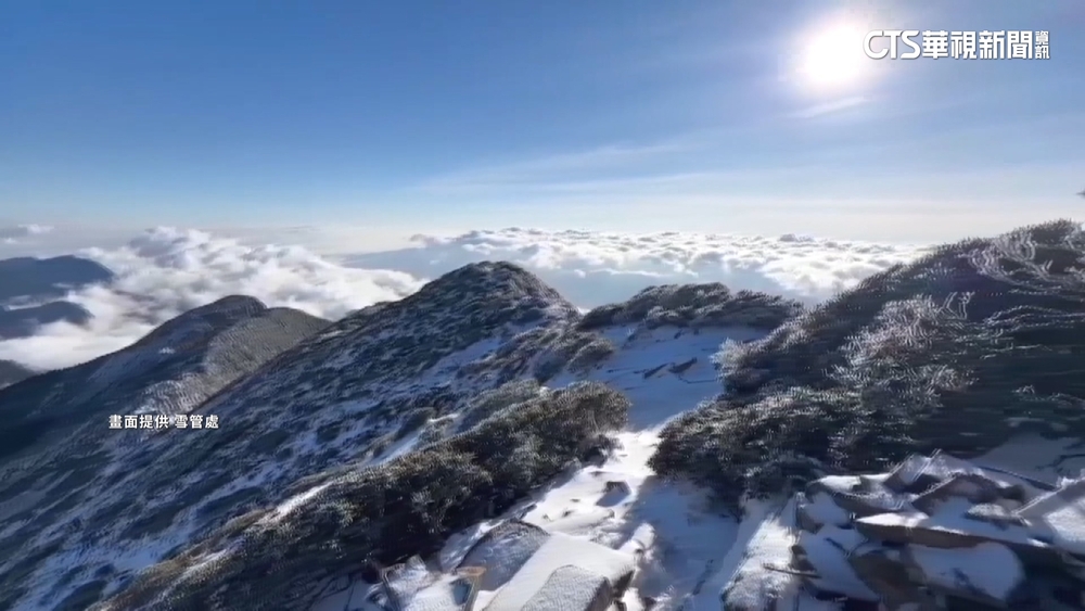 入冬初雪！　雪山圈谷.369營地昨起變銀白世界