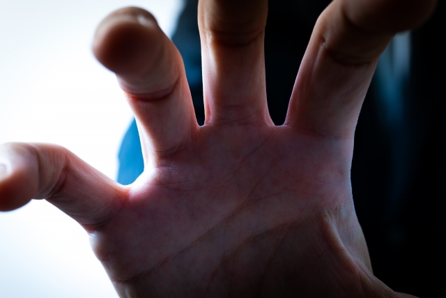 陳男在2011年至2023年，利用上課時間對9名女童伸出狼爪，猥褻高達308次。示意圖／翻攝自photoAC