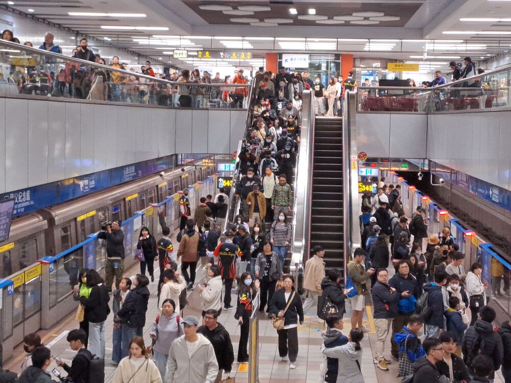 亞錦賽、耶誕城週末登場！北捷縮板南線班距 看棒球謹記「南北轉乘紅配綠」