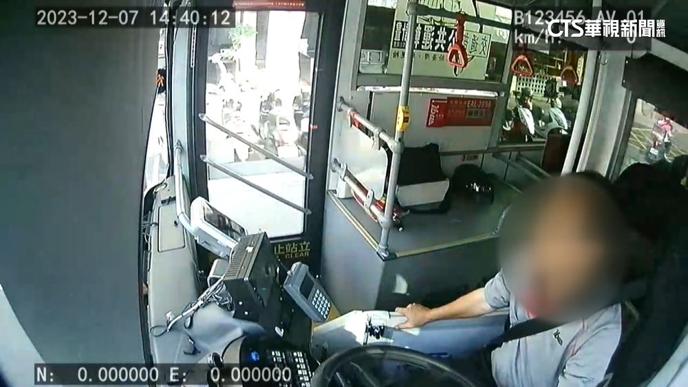 公車司機疑不耐煩大聲勸阿伯　網友PO網撻伐
