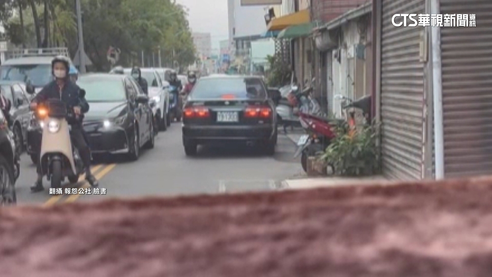家長「博命」接送！　機車巷道亂竄.跨雙黃道超危險