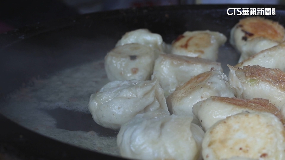 佛心價！　水煎包.煎餃「1顆6元」　老饕：便宜又好吃