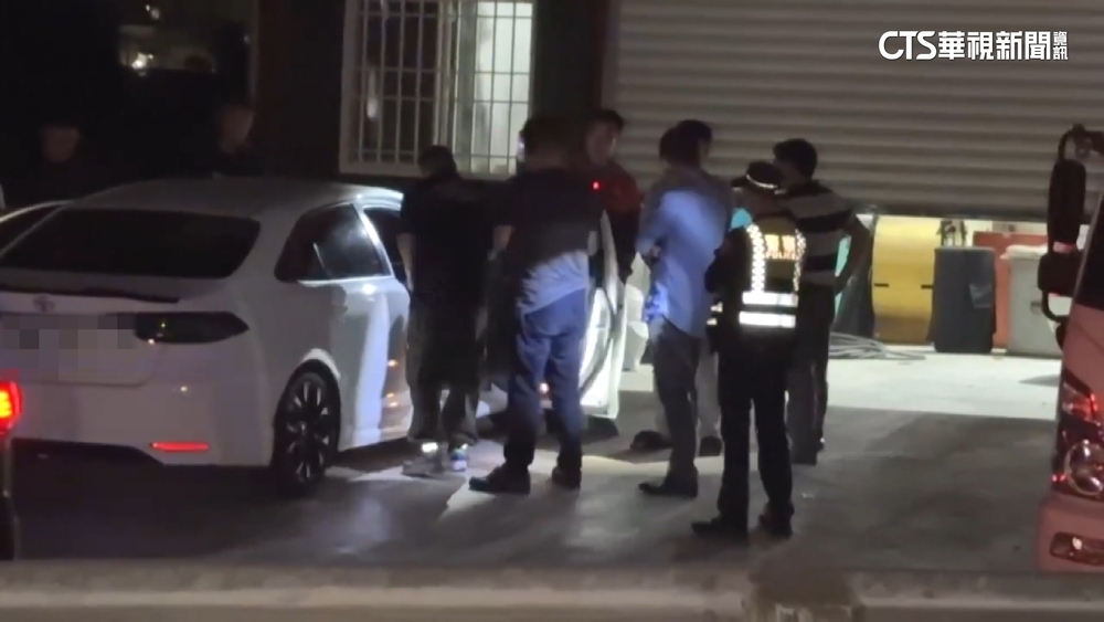 修車糾紛男遭挾持　高雄警攻堅「逮6男3女」