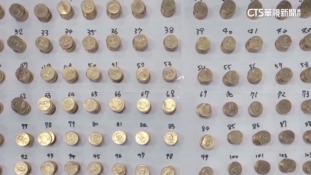 娃機店假50元兌10元「洗幣」　女持1800多枚偽幣遭逮