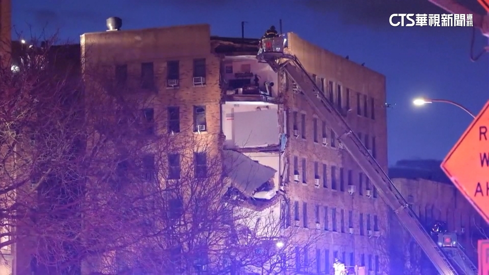 紐約建築突然半倒暫無傷亡　警犬搜尋受困者